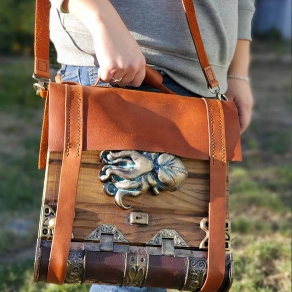 Handmade leather book strap carrier - Picture 5 of 5